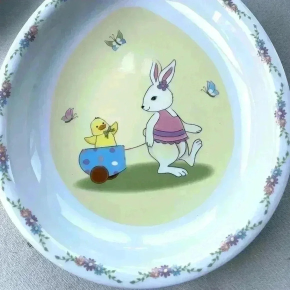 Melamine Ware egg shape, Easter 5 plates Bunny W/ Chick In Wagon Design - Picture 2 of 3